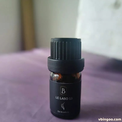 Nuoc hoa co be thom khu mui se khit vung kin Nước hoa cô bé thơm khử mùi se khít vùng kín